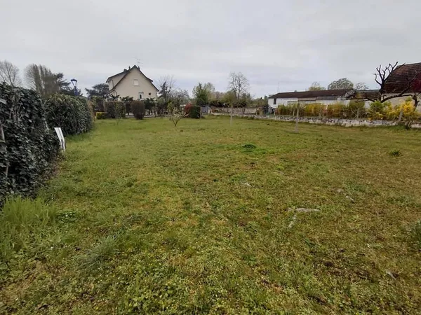 Terrain constructible - 651 m² - Noyers-sur-Cher (41)