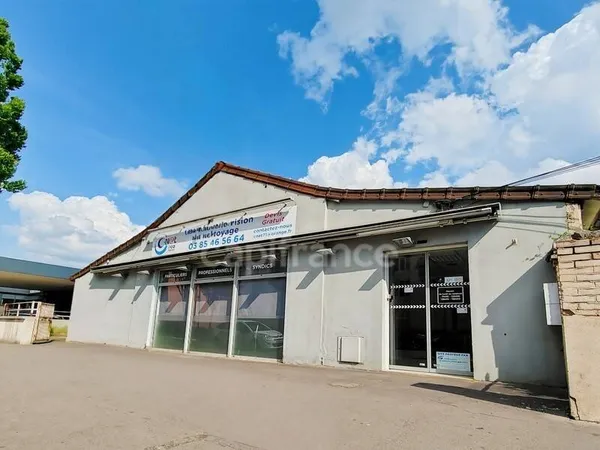 Local commercial 1 pièce 264 m²