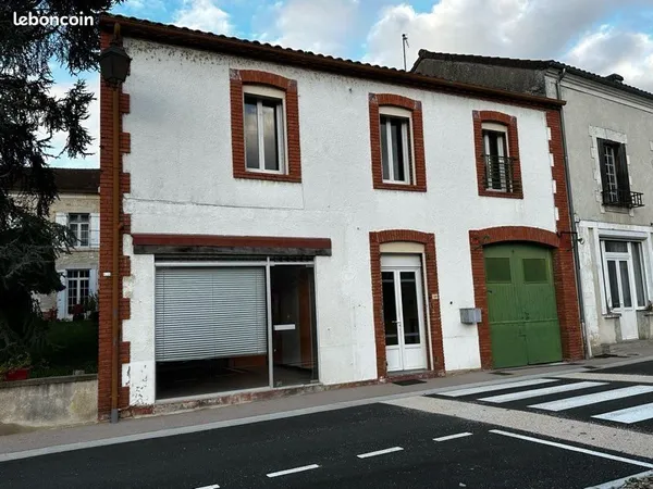 Maison de bourg avec jardin et garage
