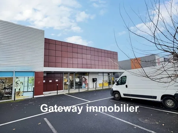 A LOUER LOCAL COMMERCIAL 353M2 ESPACE PREMIUM À AUBIÈRE