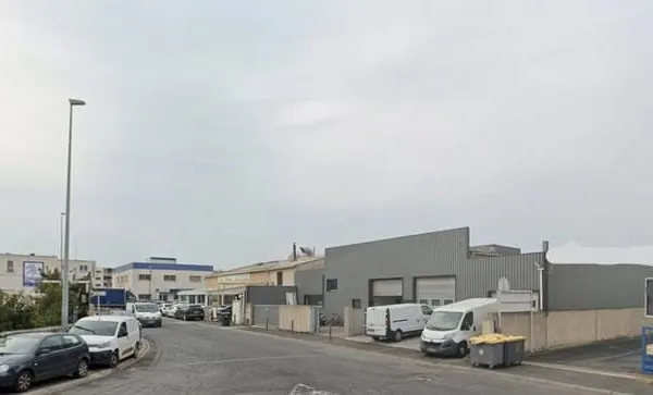 AGDE- LOCATION LOCAL D'ACTIVITE/ BUREAUX/ STOCKAGE- 115m2-