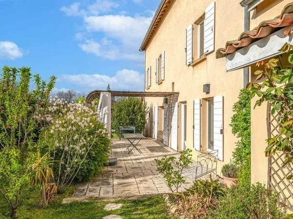 Maison 8 pièces 220 m²