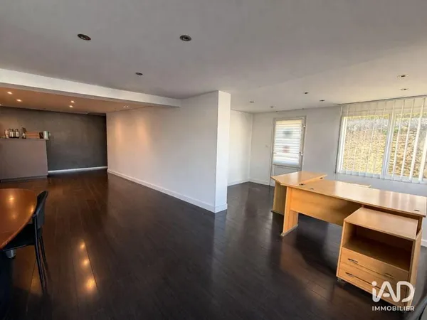 Immeuble commercial 56 m²