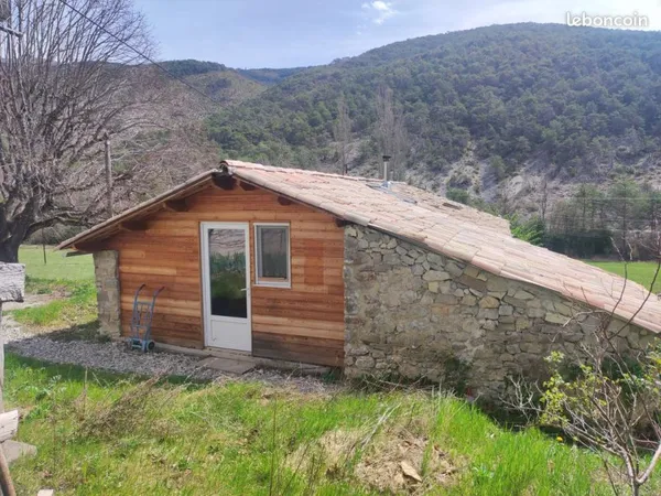 Maison au clame et terrain à Chanousse