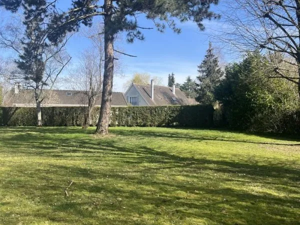 Terrain à bâtir de 725 m² à SAVIGNY-SUR-ORGE (91)