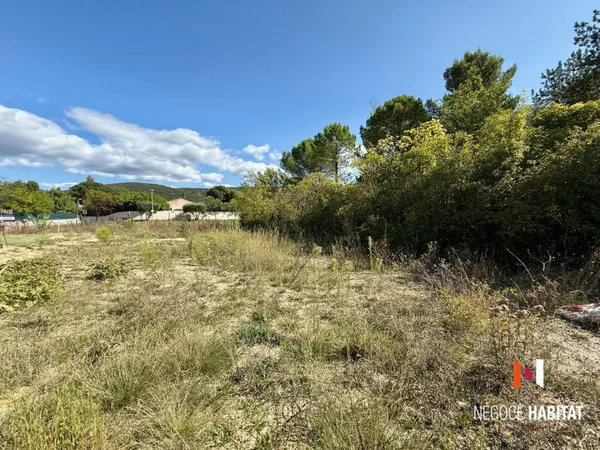 Terrain constructible de 580 m2 viabilisé