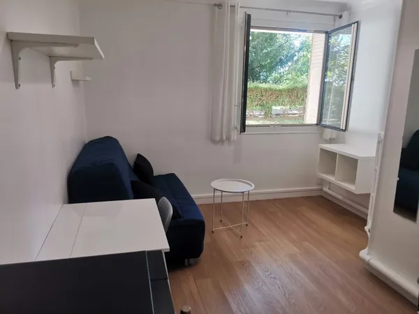 Studette meublée de 15m² en RDJ