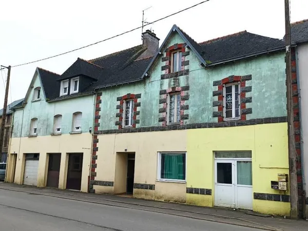 29520 Châteauneuf du Faou Bâtiment 3 lots 1 appart 3 chambres 76 m² et 2 locaux 183 m²