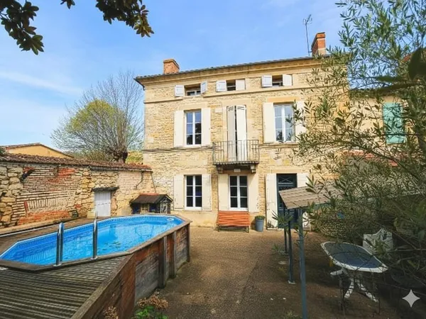 Ensemble Immobilier: Maison De Maître + Maison T3 + Dépendance De 110 M2
