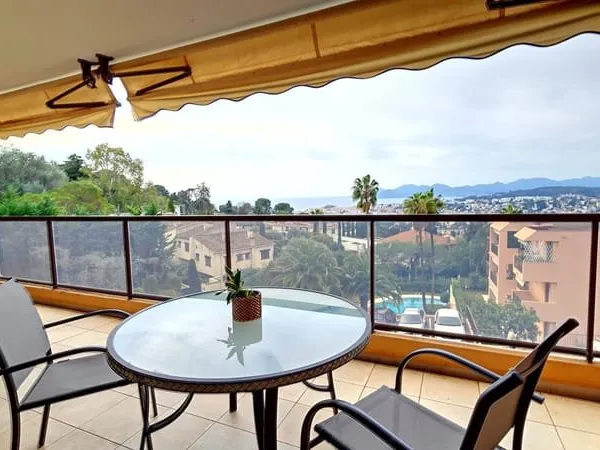 Le Cannet à vendre 3 pièces 87 m2 vue mer terrasse garage et cave au calme absolu