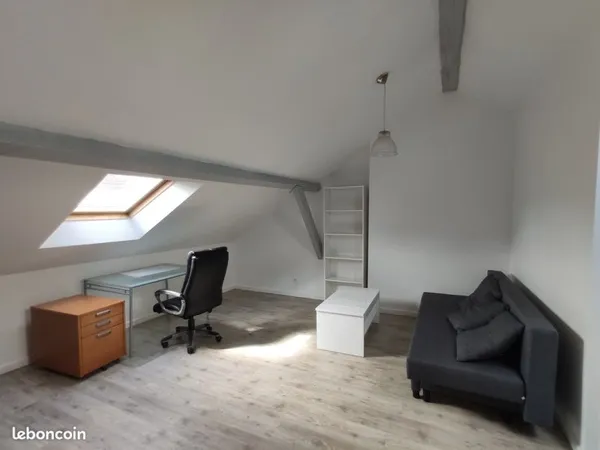 Studio meublé 32 m² - Proche transports et fac de sciences - Loyer tout compris 550 - Disponible en 