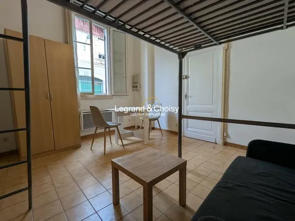 Studio meublé RDC