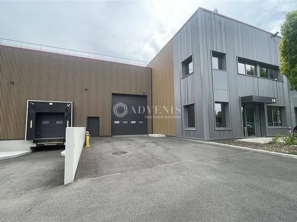 Local d'activité 1670 m²