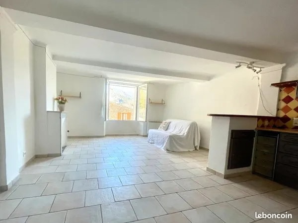 Appartement - local pro rez de chaussee
