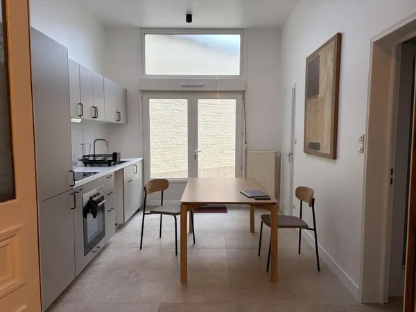 Appartement à Louer T2bis/T3 LILLE, rénové et équipé + cour privative