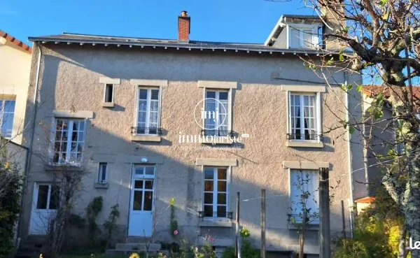 Maison 243 m²