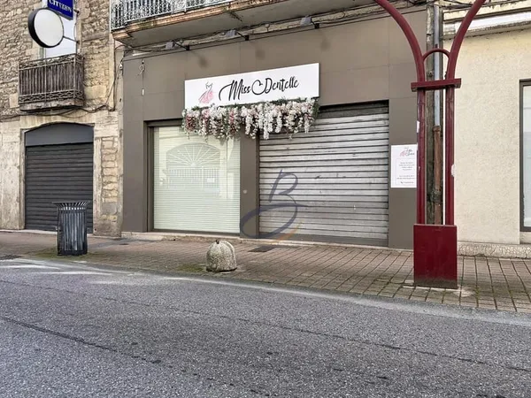 LOUER - LOCAL COMMERCIAL 65 m² - HYPER-CENTRE DE BOURGOIN-JALLIEU