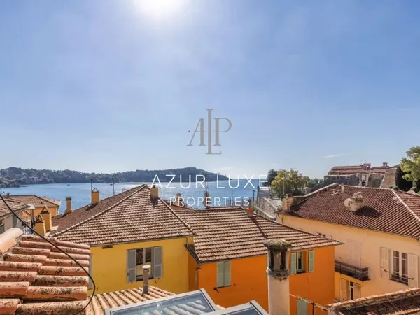 Villefranche sur Mer - Vieille ville - Dernier étage - 5 pièces