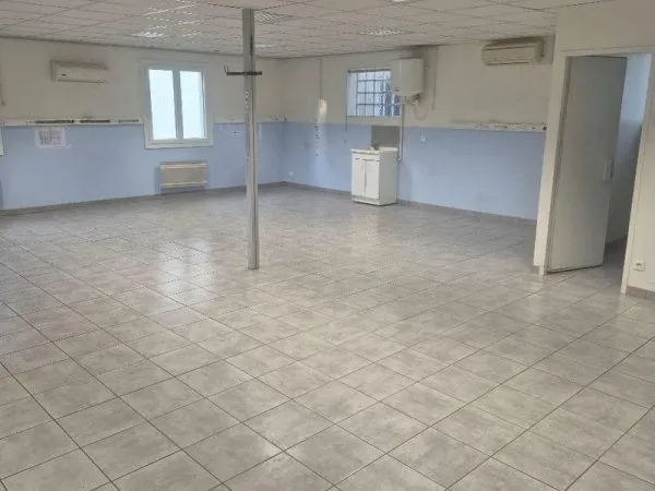 Local commercial 270 m²