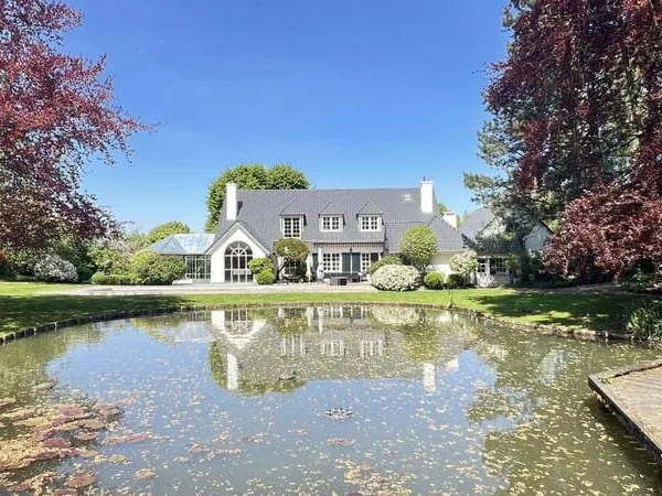 Maison 11 pièces 315 m²