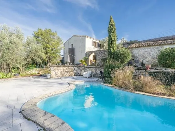 Maison 10 pièces 300 m²
