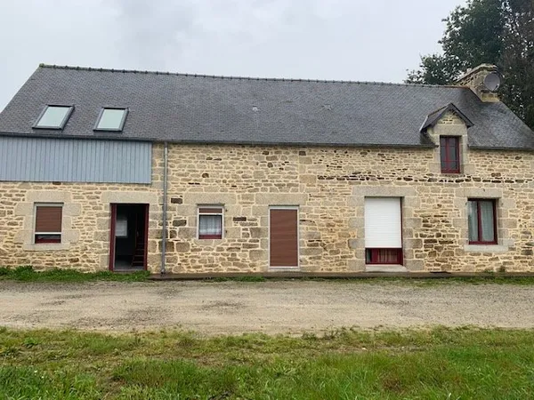 A louer maison Noyal Pontivy Accès proche Pontivy 3 chambres et un jardin