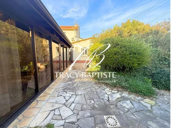 Maison familiale - 165 m² habitables - Jardin intimiste - Proche toutes commodités