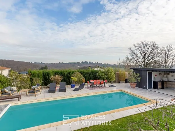 Maison de charme raffinée avec jardin bucolique et piscine