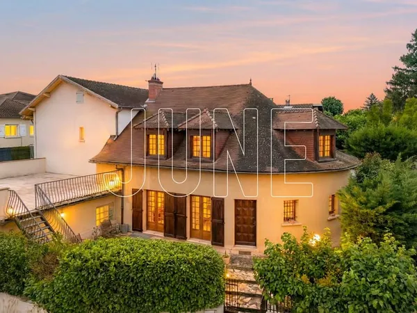 Maison emblématique au coeur du village de Chaponnay
