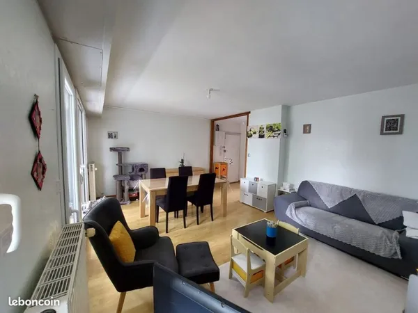 128.000. À vendre T3 lumineux - 67 m² - Cholet Résidence Leclerc - Cave aménagée, balcon, parking