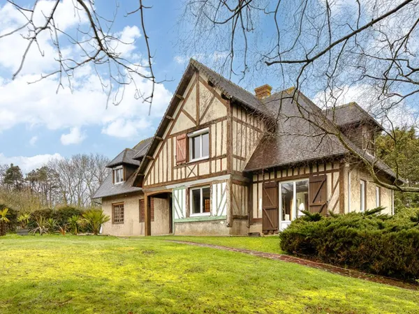 Maison de maçon 10 pièces dont 8 chambres sur sous-sol complet, au calme