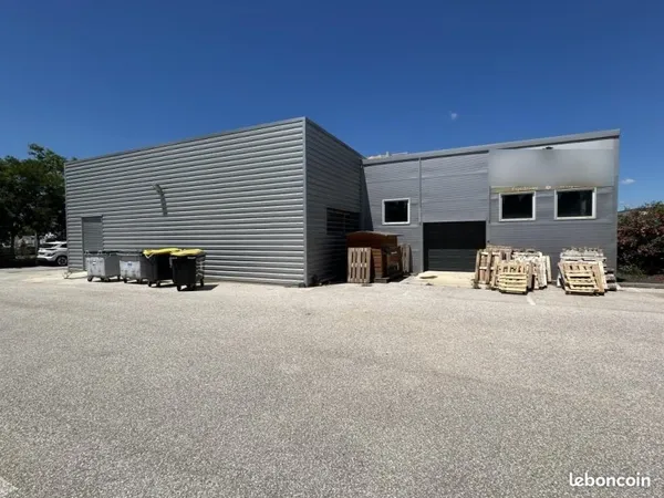 Local d'activité 740 m²
