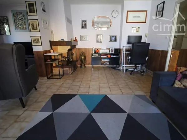 A vendre maison de plain pied avec jardin, atelier et garages