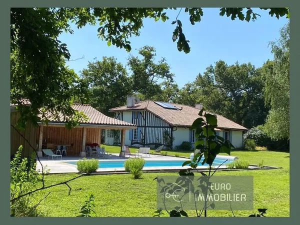 Maison 10 pièces 240 m²