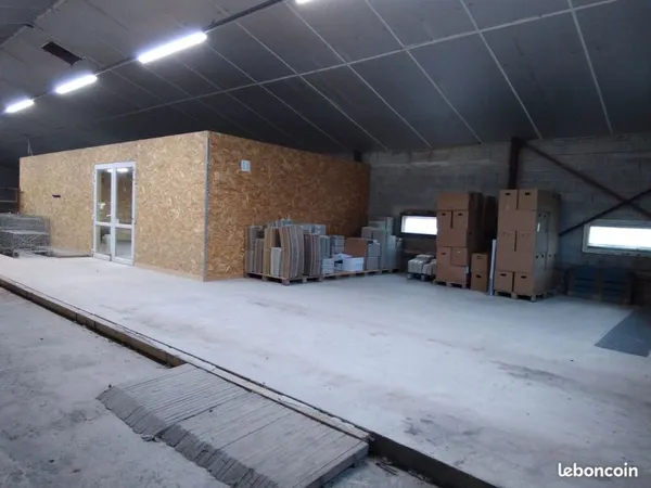 A louer à 12kms de Saint -Die un local d'une superficie totale de 127 m2 à l'intérieur d'un ancien b