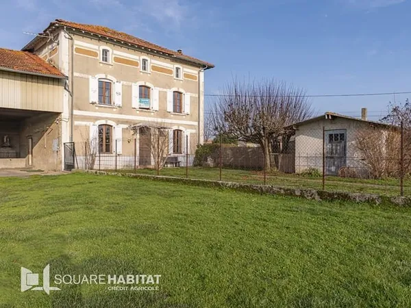 Maison Lapeyrouse Mornay 6 pièce(s) 158m2 avec dépendances