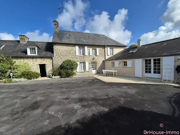 A 7 mn de Gorron, environ, belle maison en pierres, 3 chambres, garage avec terrain de 1250 m2