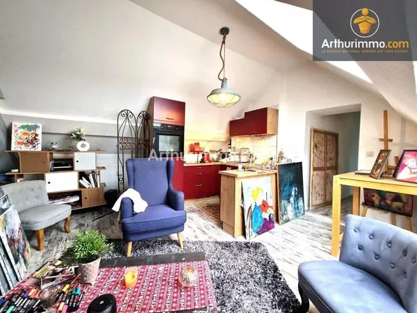Lons-Le-Saunier (39 Jura), à vendre appartement sous combles centre-ville, 2 chambres, 65 m² au sol,