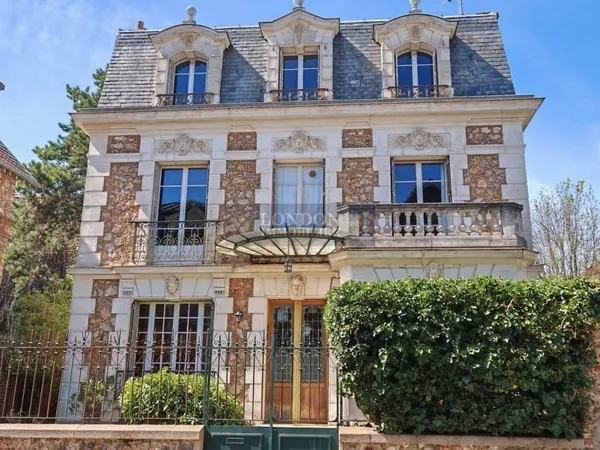 Maison 9 pièces 210 m²