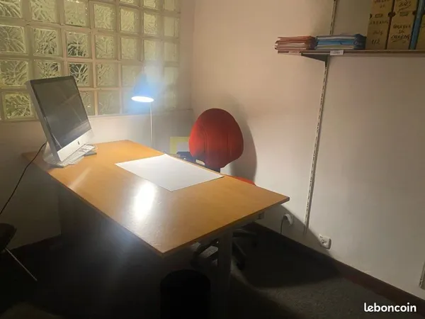 Petit bureau dans service résidence