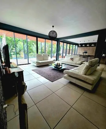 Très grande chambre dans maison de 160m2