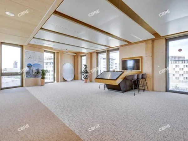 Bureau 250 m²