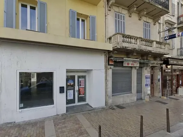 CANNES - PLACE COMMANDANT MARIA - LOCAL COMMERCIAL 115 M2