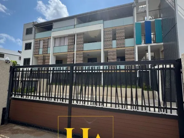 Appartement T4 en rez de jardin à Saint Gilles les hauts