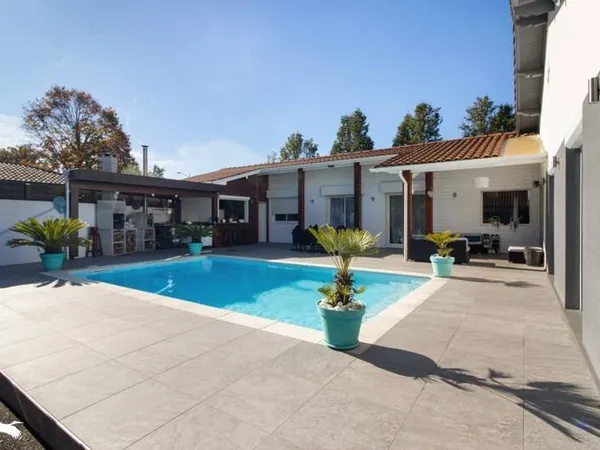 Maison 7 pièces 205 m²