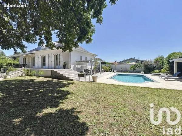 Maison familiale 10 pièces 250 m²