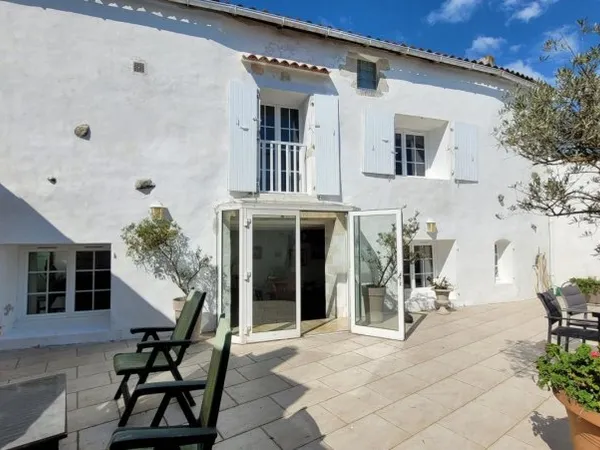RARE À LA VENTE - Ensemble immobilier de charme au coeur du Bois-Plage-en-Ré