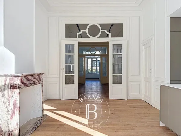 Châtelain - Bel appartement une chambre rénové.