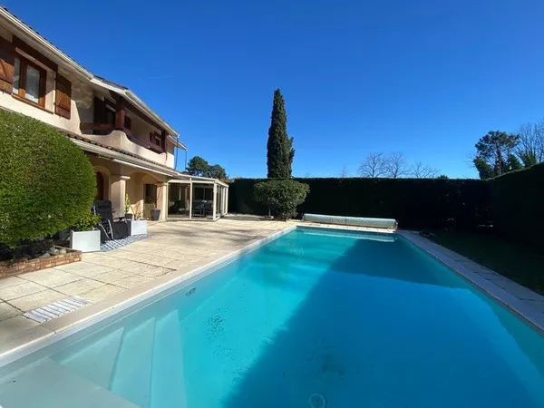 Maison familiale, jardin et piscine 33320 LE TAILLAN MEDOC
