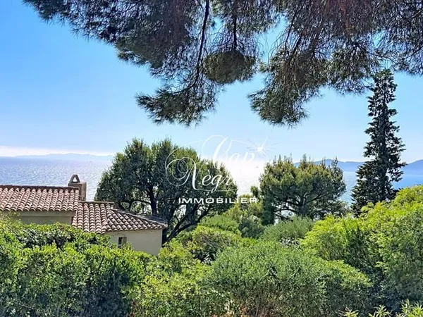 Élégante maison méditerranéenne avec vue mer